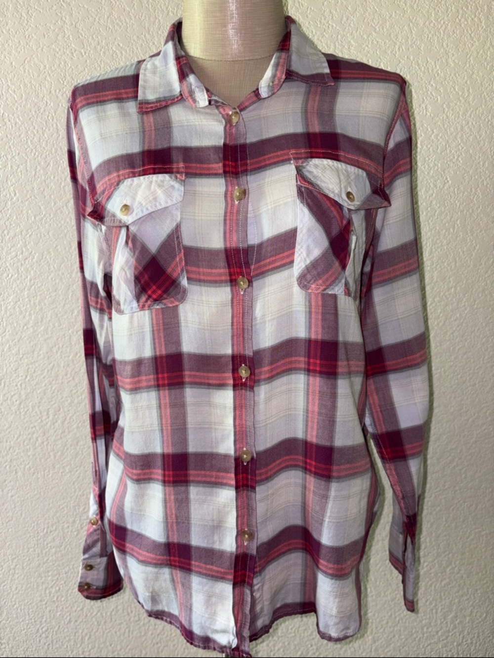 American Eagle Outfitters White and Red Plaid Button-Down Shirt